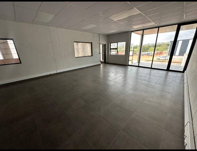 555M² WAREHOUSE TO LET IN LANSERIA